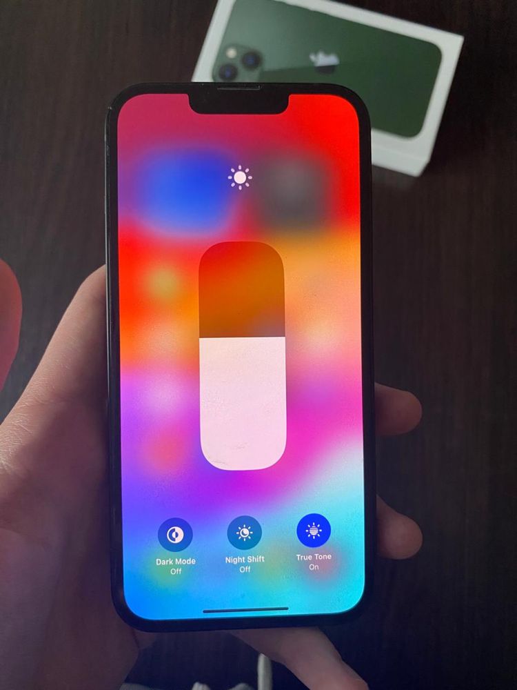 iPhone 13 зеленый