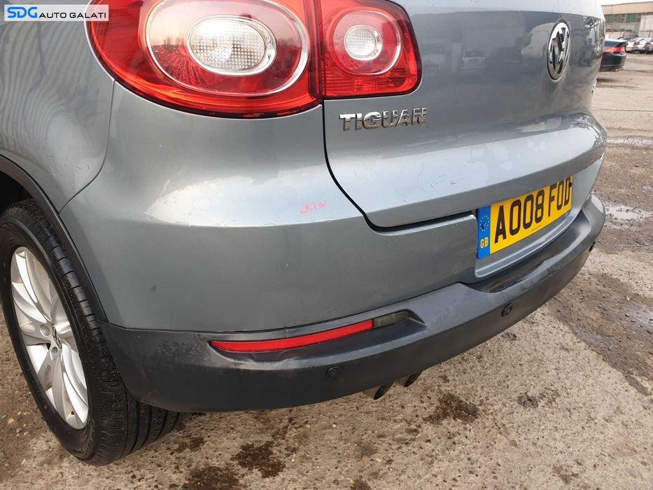 Bara Spoiler Spate cu Locas Senzori Parcare Volkswagen Tiguan 2007 - 2011 Culoare LR7N