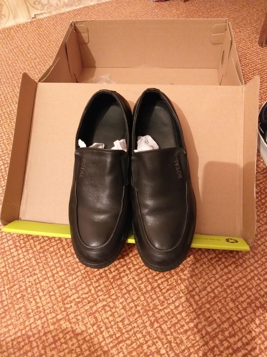 Продам школьные чёрные кожаные туфли для мальчика 36 размера .