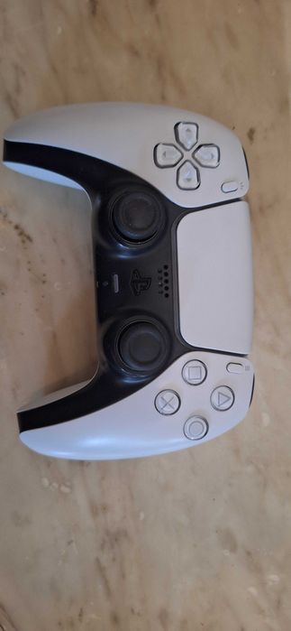 PS5 конзола + PULSE 3D слушалки + DualSence зареждаща станция