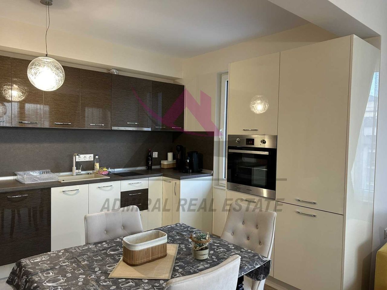 Дава се под наем Тристаен апартамент в Варна, Бриз - 90 кв.м за 1300 € - Снимка #1