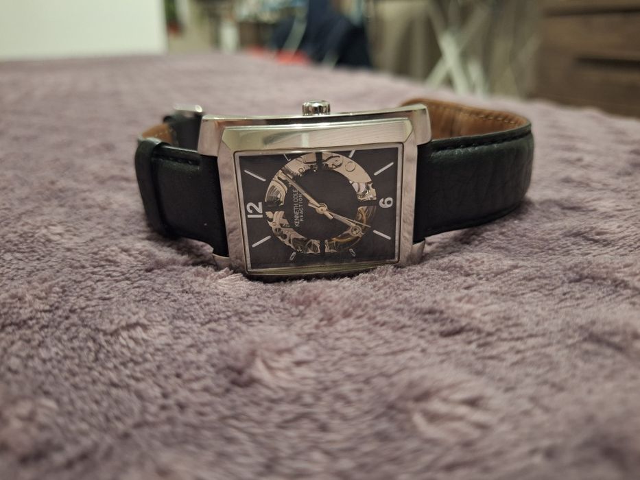 Продавам часовник