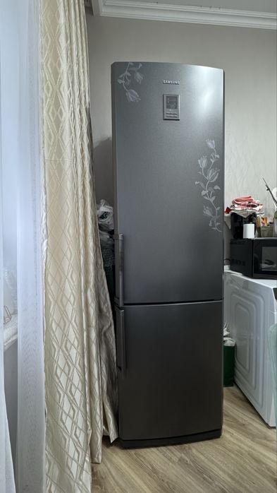 Холодильник Samsung