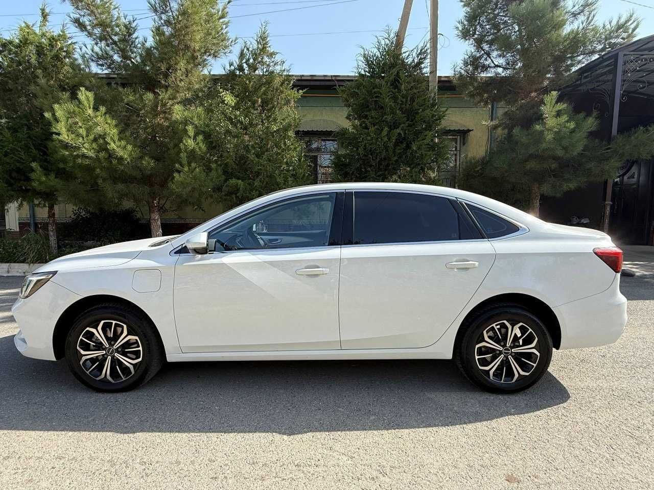Продаётся машина Roewe i6 Max EV