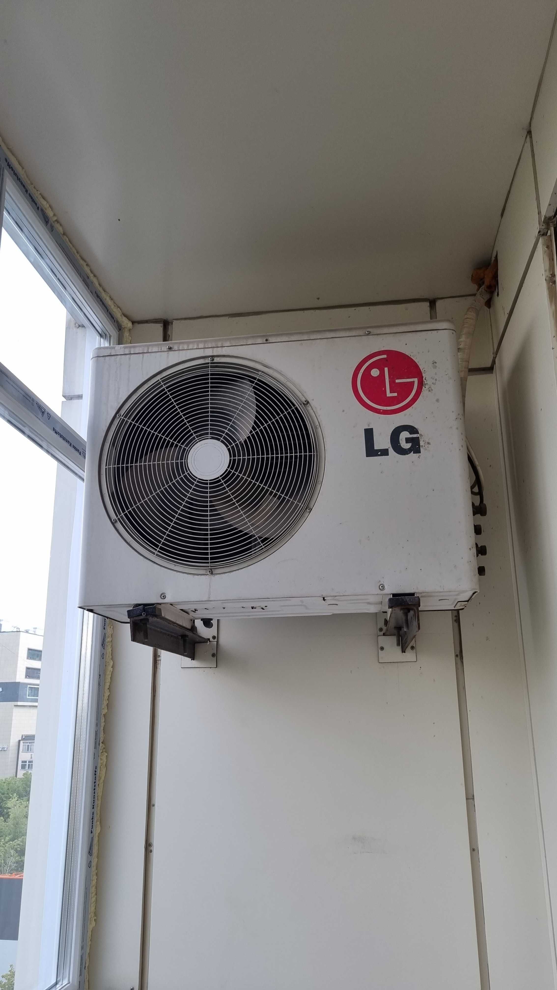 Кондиционер LG, 2 внутренних и 1 наружний блок, мультиплекс