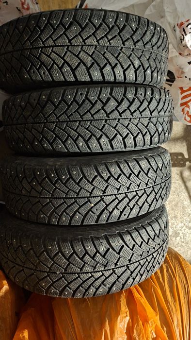Шины зимние шипованные 185/65 15 Goodrich в хорошем состоянии