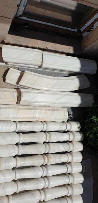 Balustrada cu stalpisori si mana curenta din marmura