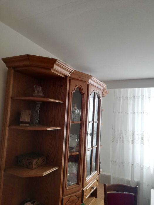 Vând apartament la casă
