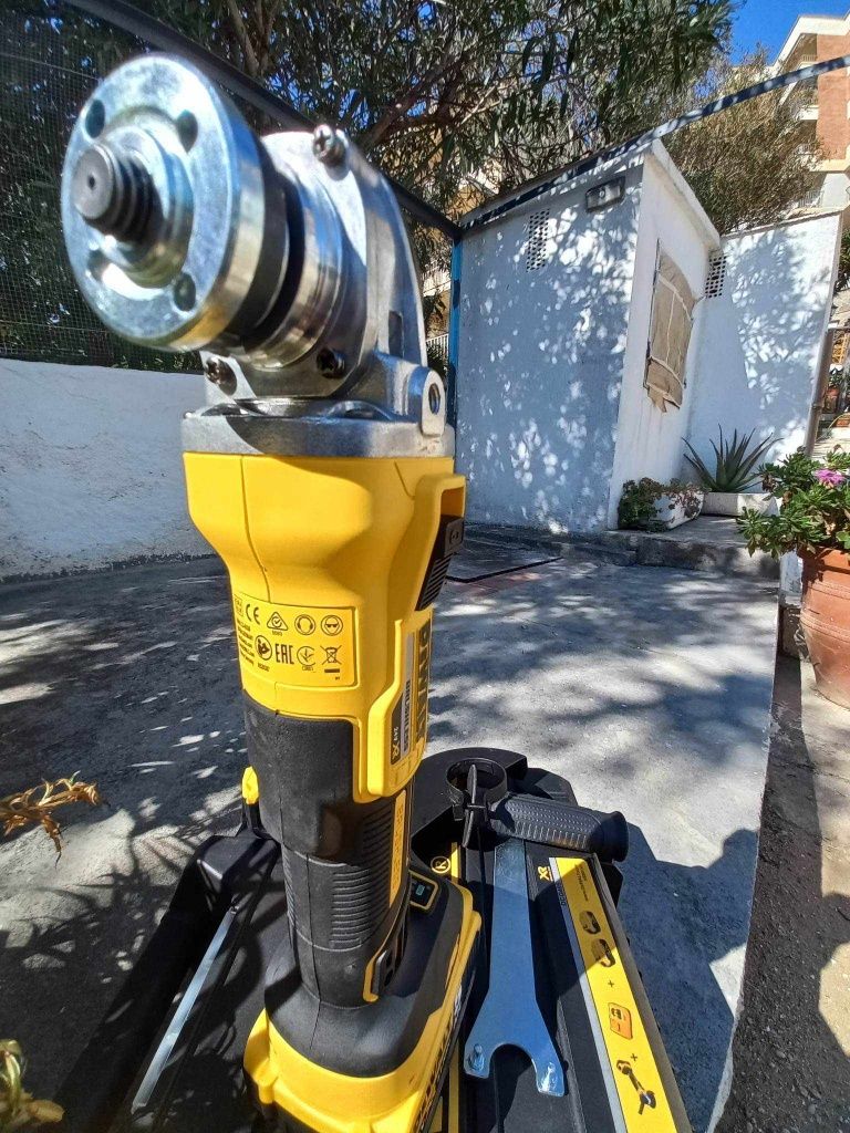 Чисто нов Акумулаторен Ъглошлайф Dewalt