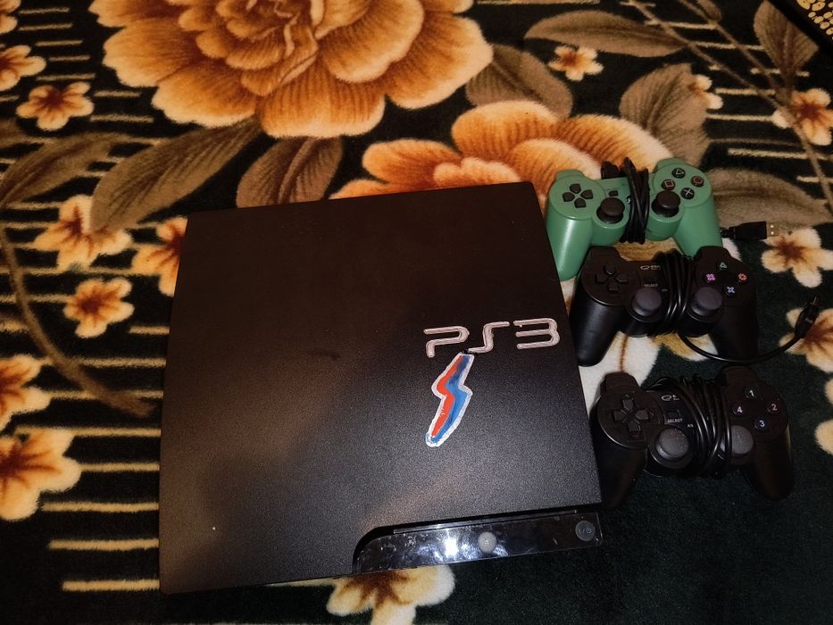 PlayStation 3 slim cu 3 controlere si 10 jocuri