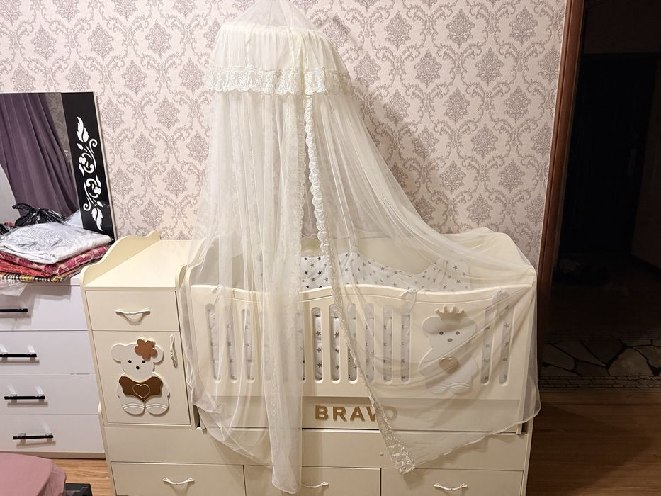 Деткая кравать новая почти илеально новая !