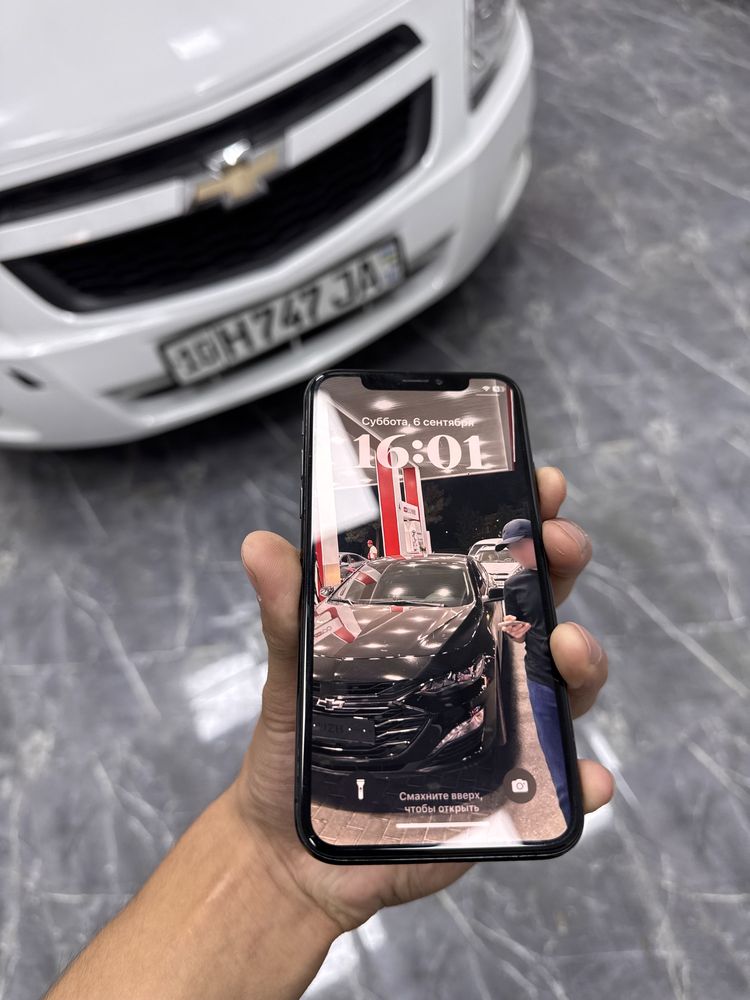 Iphone x aybi bor arzonga bervoraman 700.00bolishi shu