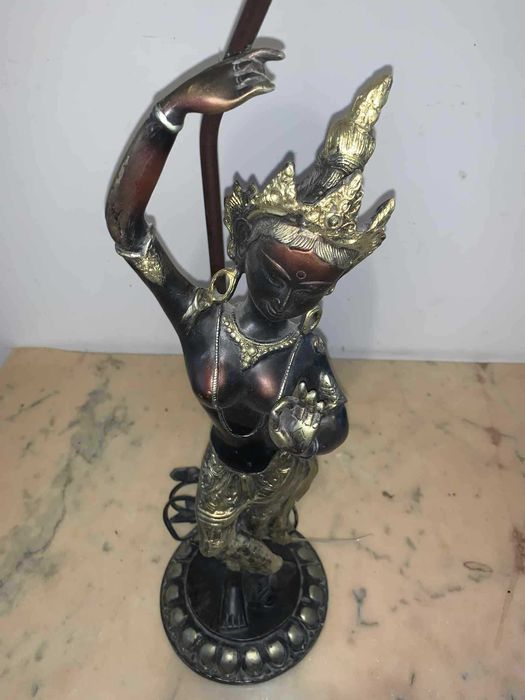 Veioza cu tenta asiatica