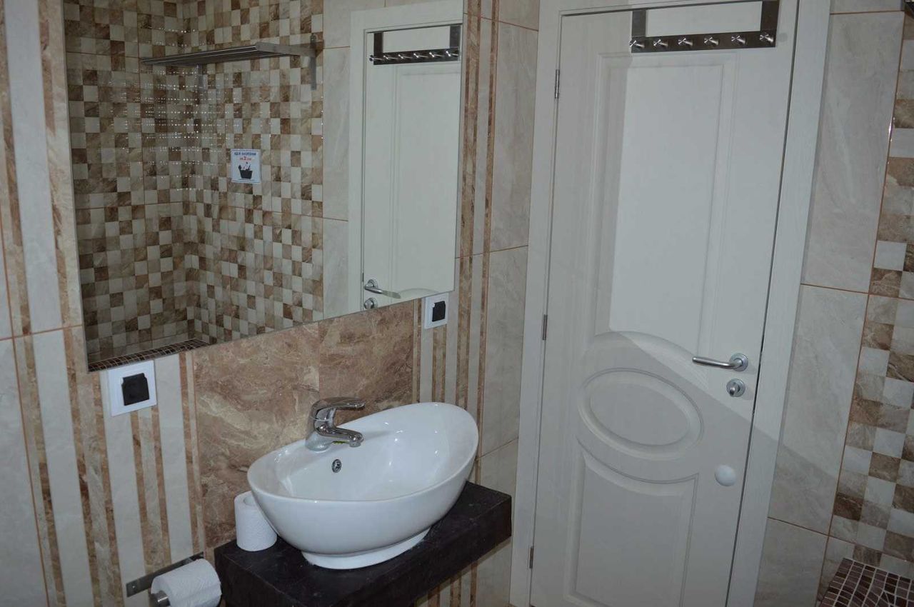 Продава се Хотел в с. Минерални бани, Област Хасково - 600 кв.м за 1134 €/кв.м - Снимка #8