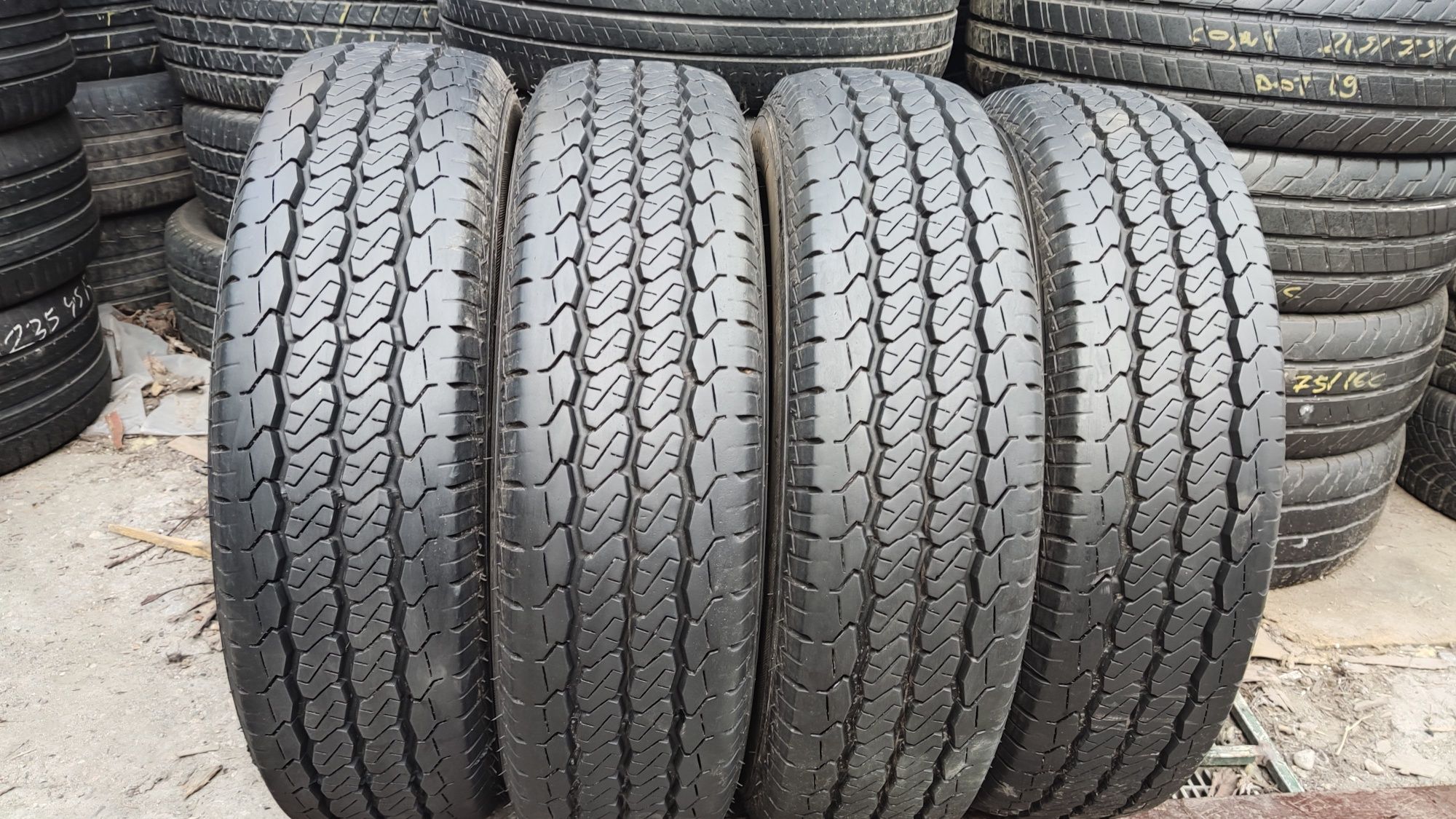 бусови гуми 185/75/16C Lassa 104/101R, 8 плата, dot4622
dot2622
9+ мм