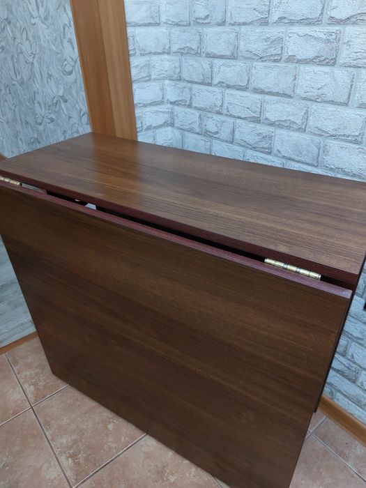 Продам стол книжка