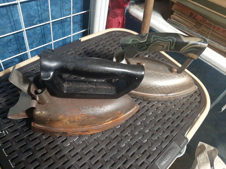 Fier de călcat vechi