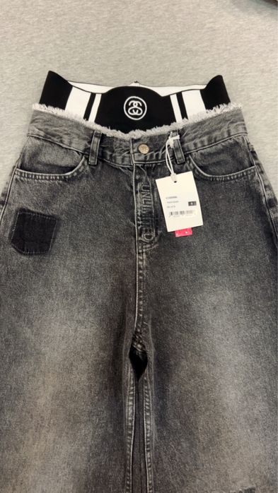 Тъмно сиви дънки с висока талия