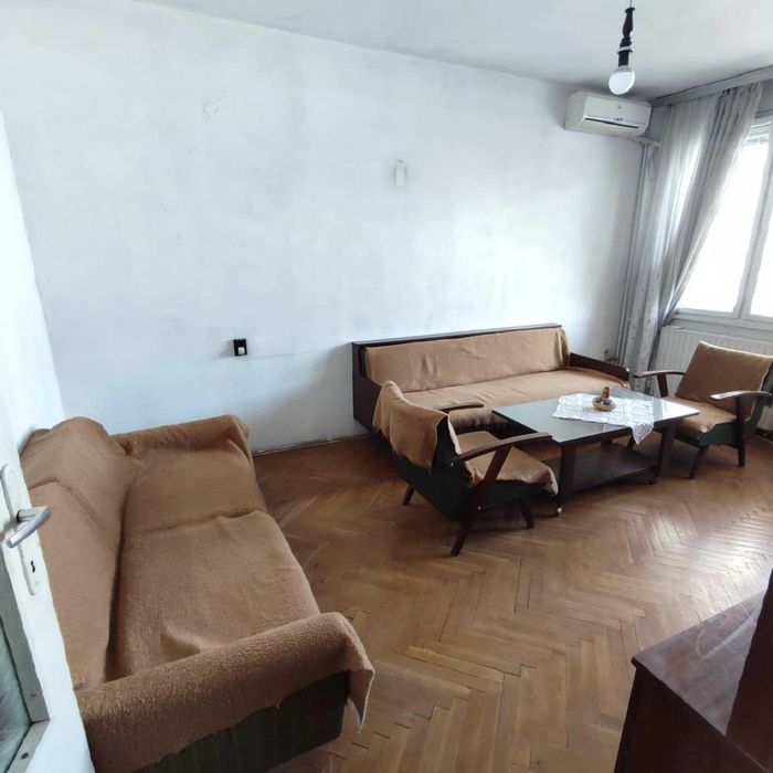 Продава се Четиристаен апартамент в Шумен, Пазара - 97 кв.м за 1210 €/кв.м - Снимка #1