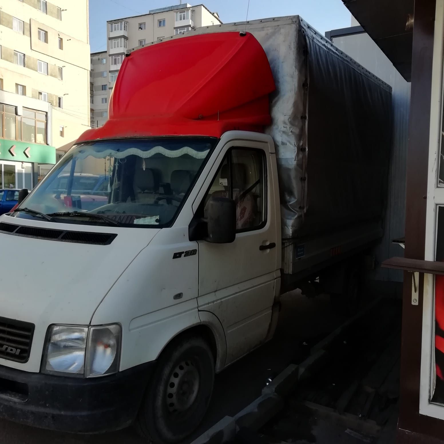Transport orice tip de marfa mutari mobilier ,inclusiv baieti