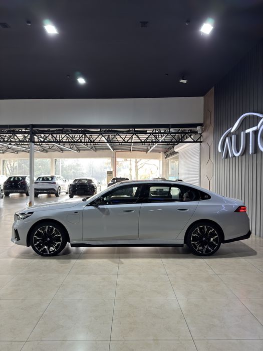 BMW I5 35L 2025 год