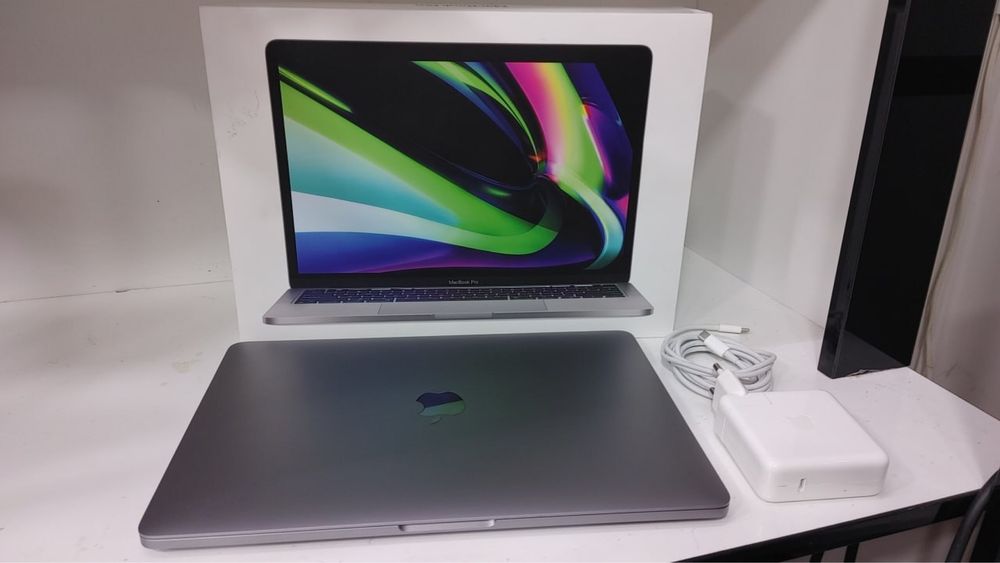 Macbook pro M1 2020 deyarli yangi 13 lik