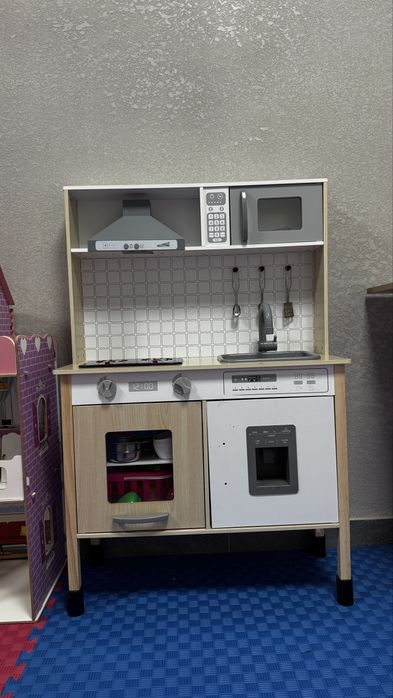 Детская кухня и домик