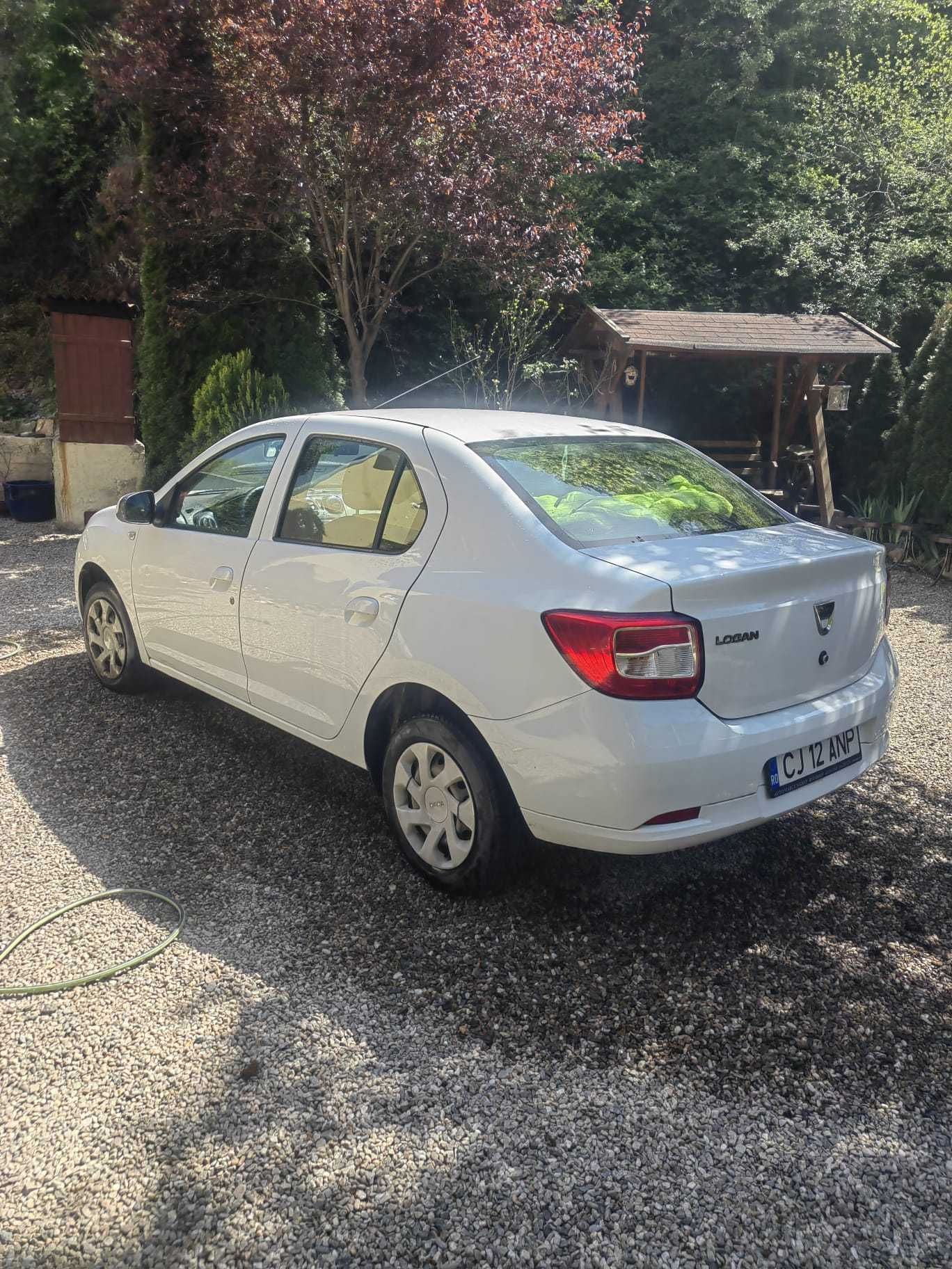 Vând Dacia Logan