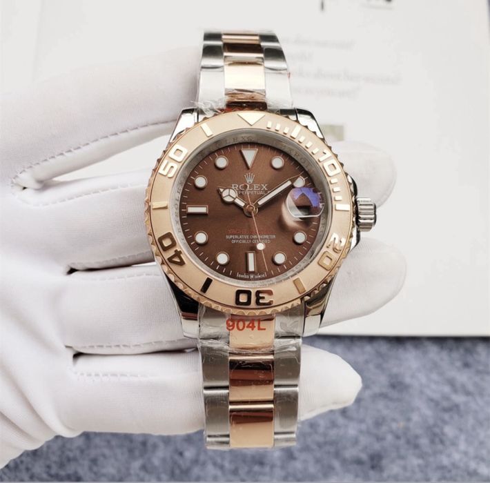 Часовник с автоматичен механизъм с сапфирано стъкло