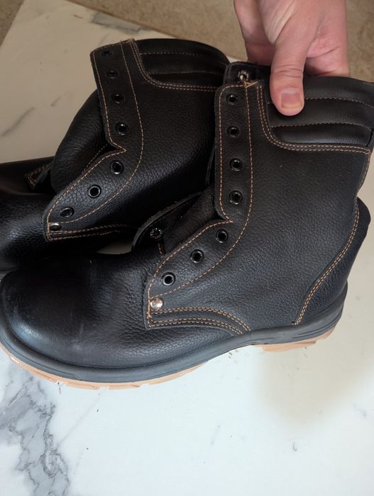 Продам спец обуви