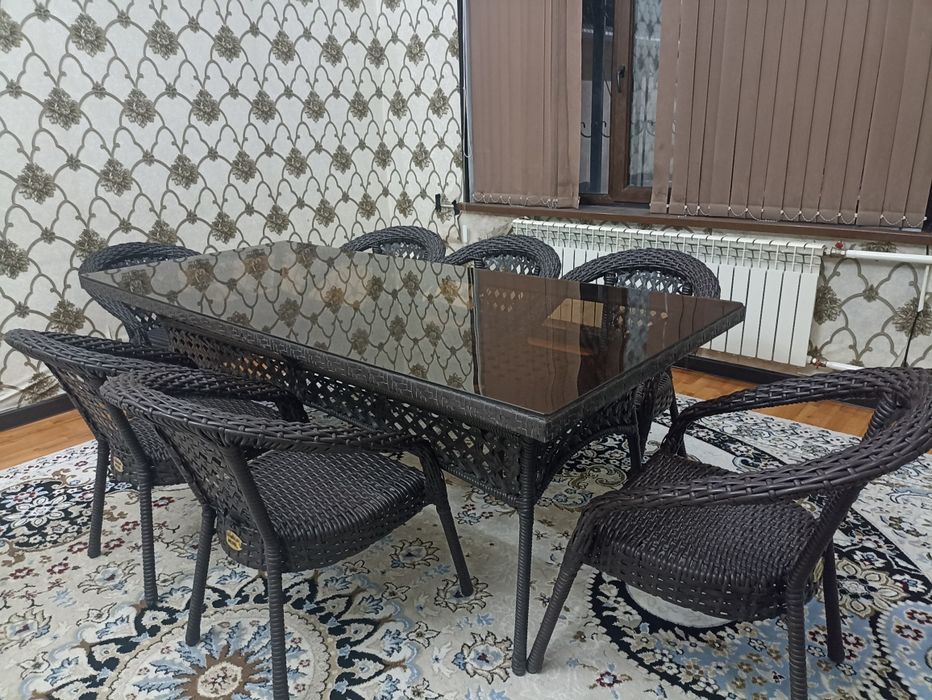 Продаётся ротанговый стол и стуля