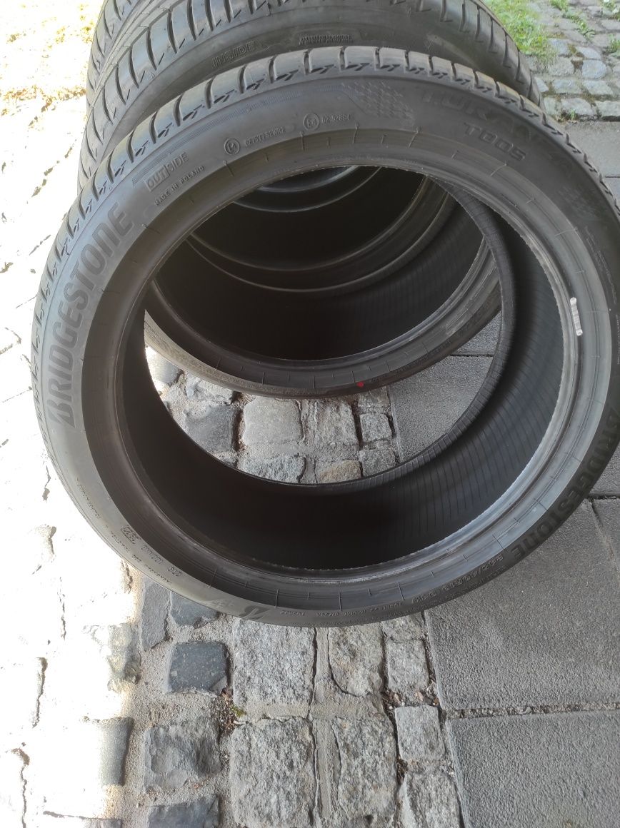 245/40/19 Bridgestone 4бр. Нови