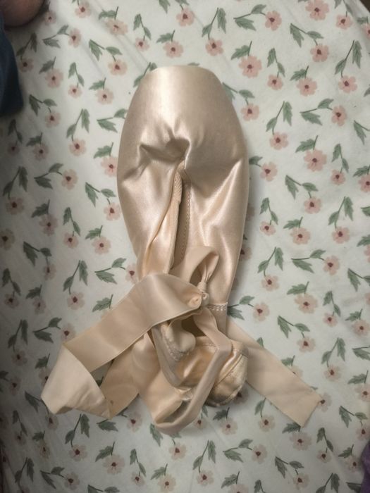 Пуанты  срочно продам