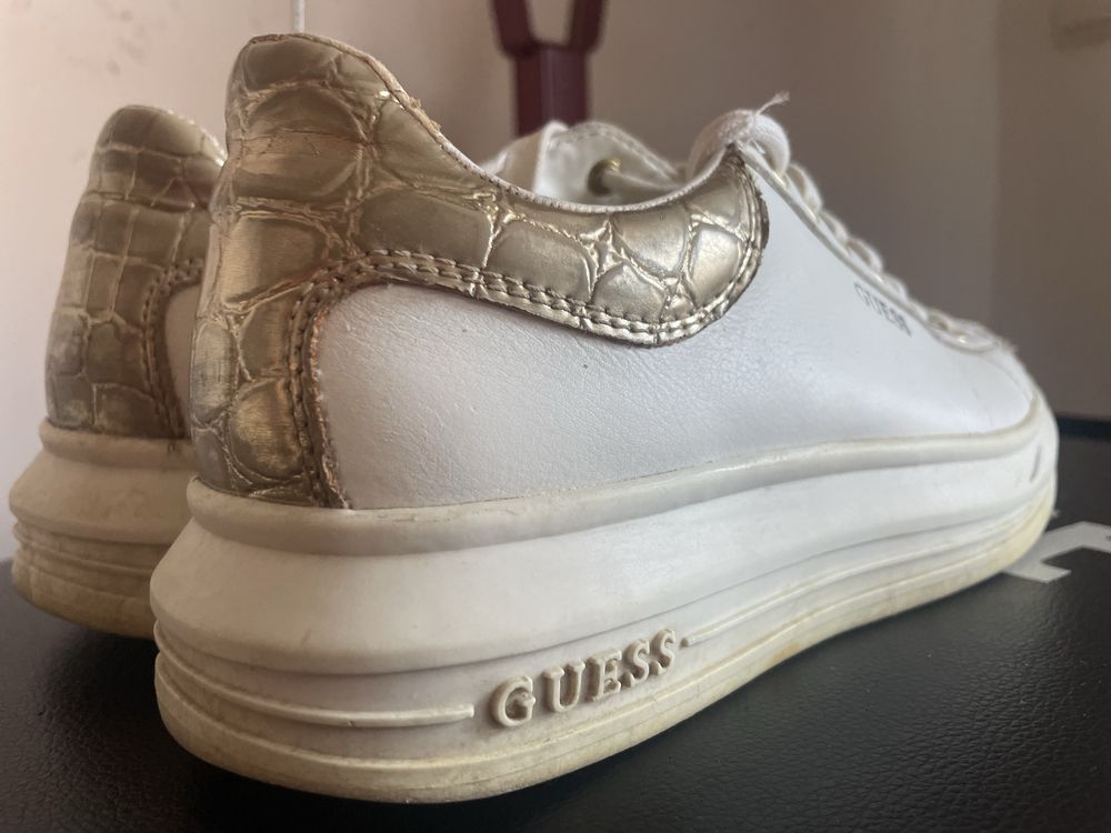 Кецове Guess,естествена кожа