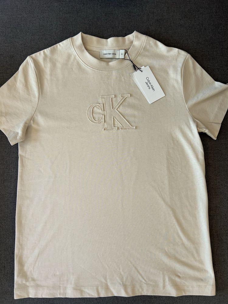Дамска тениска Calvin Klein в бежов цвят, оригинална