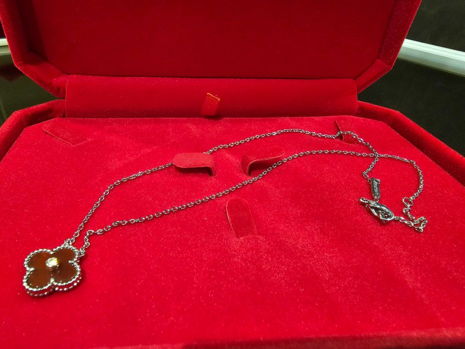 Van Cleef & Arpels VCA Silver Red Alhambra Diamond Clover Дамско Колие