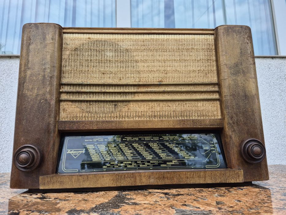 Vând 25 Radio lampi carcasa lemn&ebonita ani 1940-1980