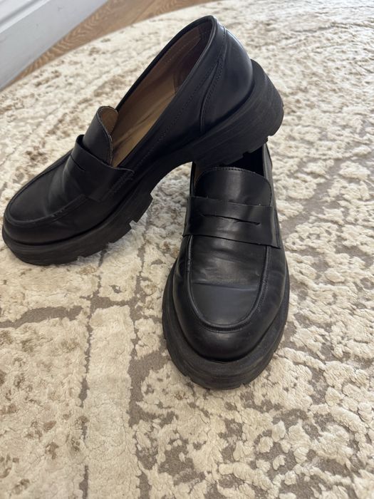 Продам лоферы черные