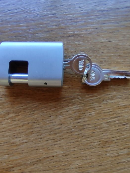 Lacat Abus cu cifru și alt lacat