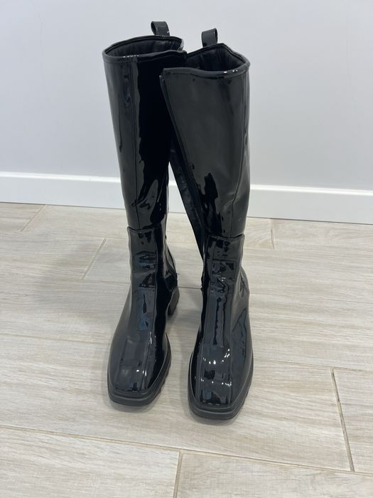 Лачени ботуши черен цвят 38 номер