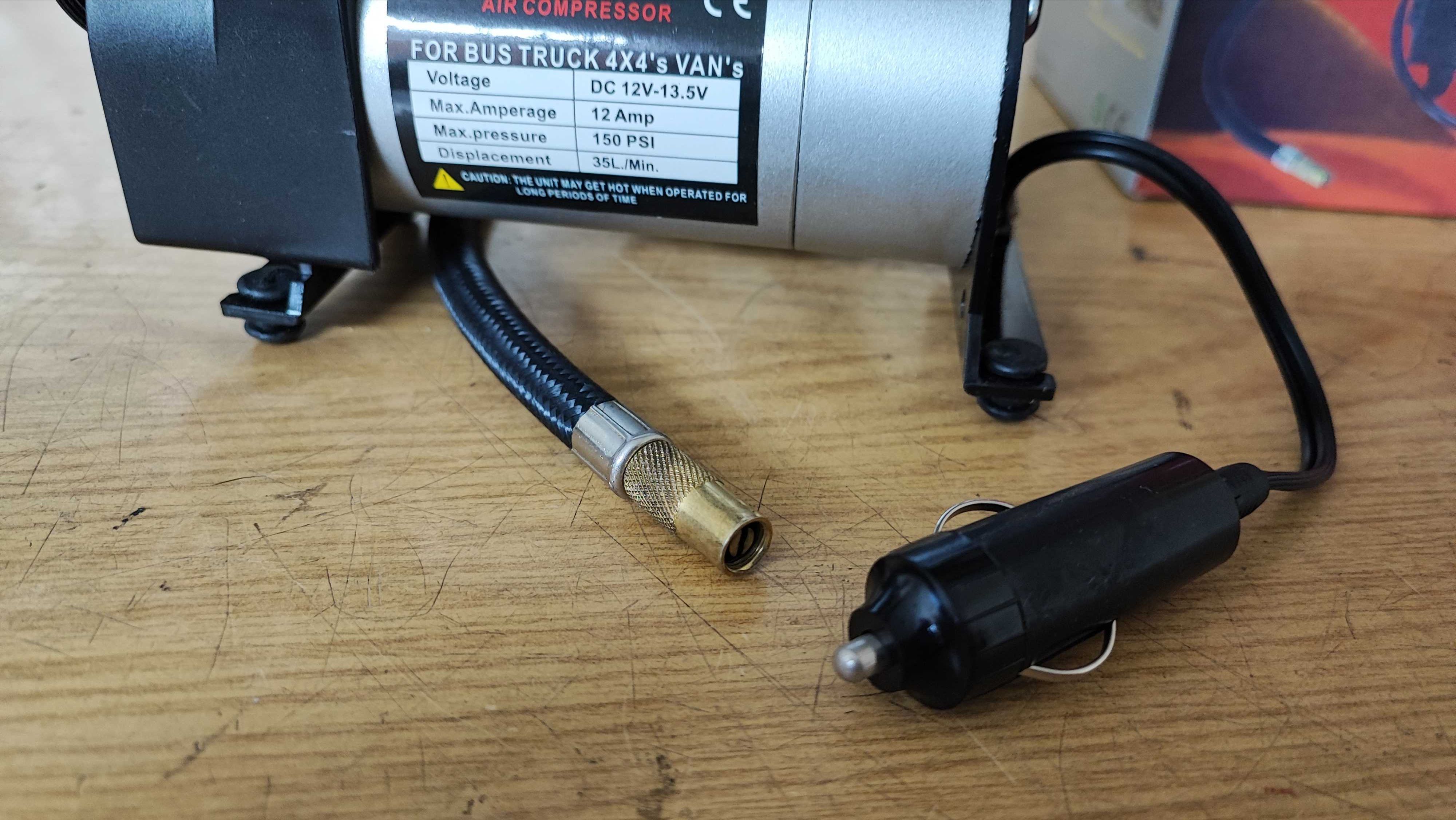 Продавам автомобилен компресор за гуми на 12v