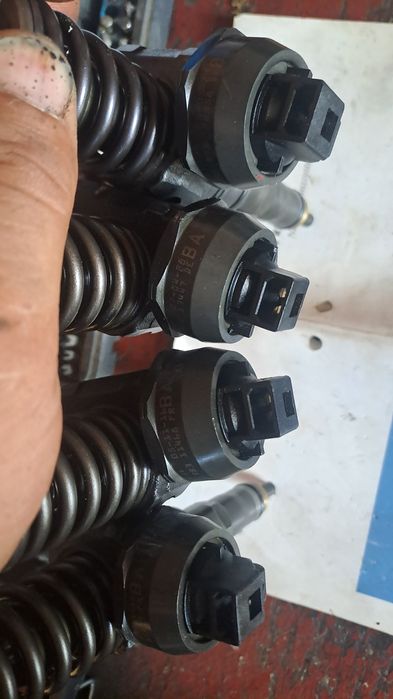 Vand injectoare 1.9 105 cp golf 5/pasat b6/Octavia/leon/touran/A3 etc