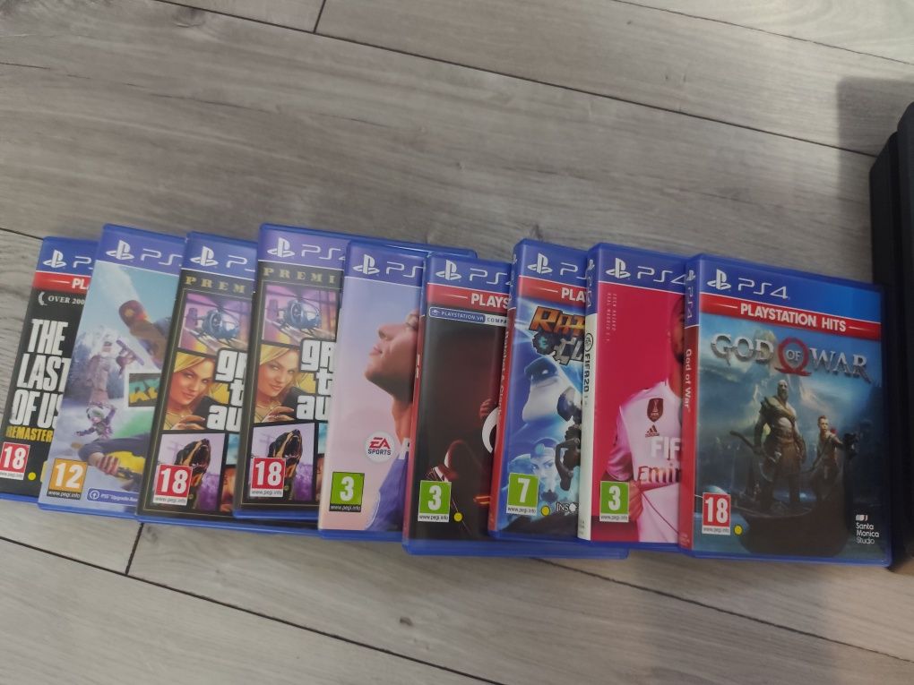 PS 4 Slim в перфектно състояние