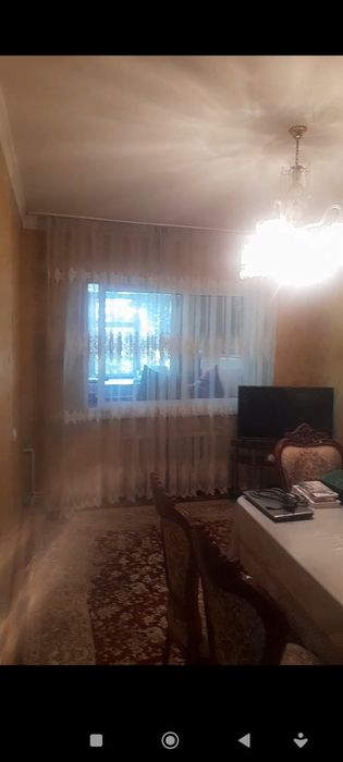 2 xonali kvartira sotiladi