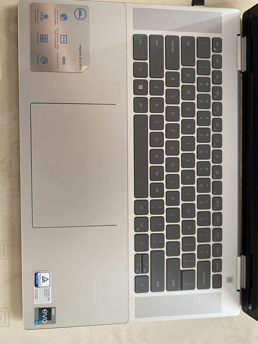 Dell inspiron 16 2-in-1 i7-1260