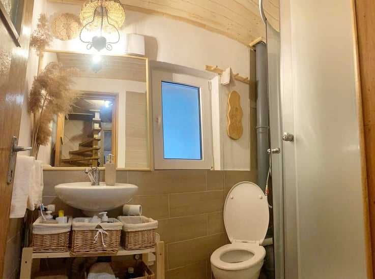 Cabana de închiriat, OCUPATA de Revelion. La 10 minute de Buscat.