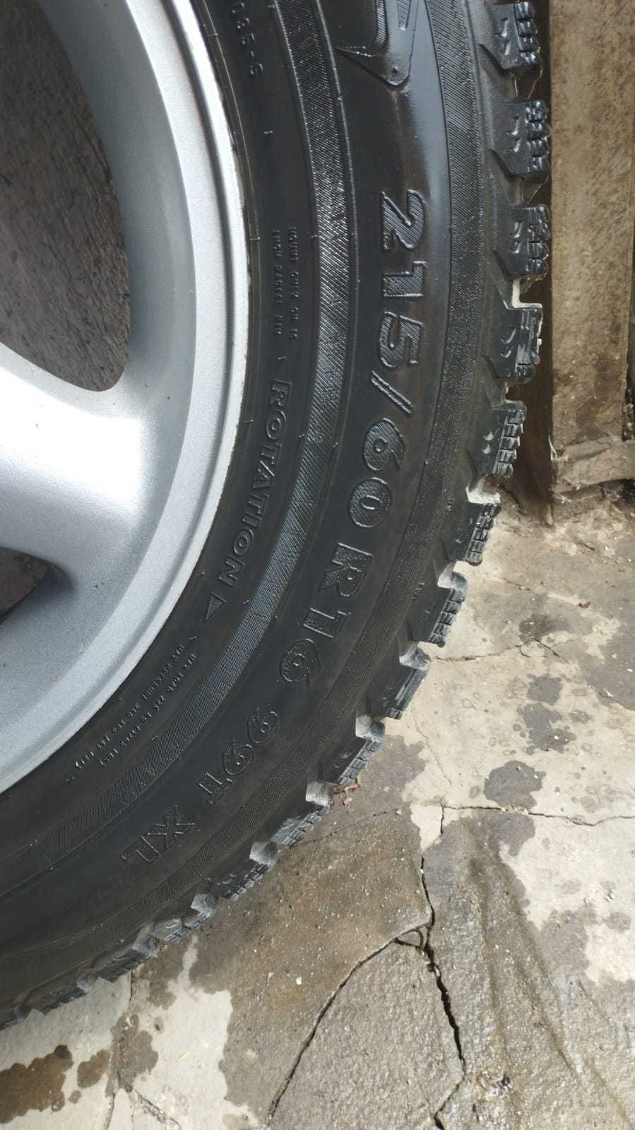Продам шипованную зимнюю резину с дисками Nokian.