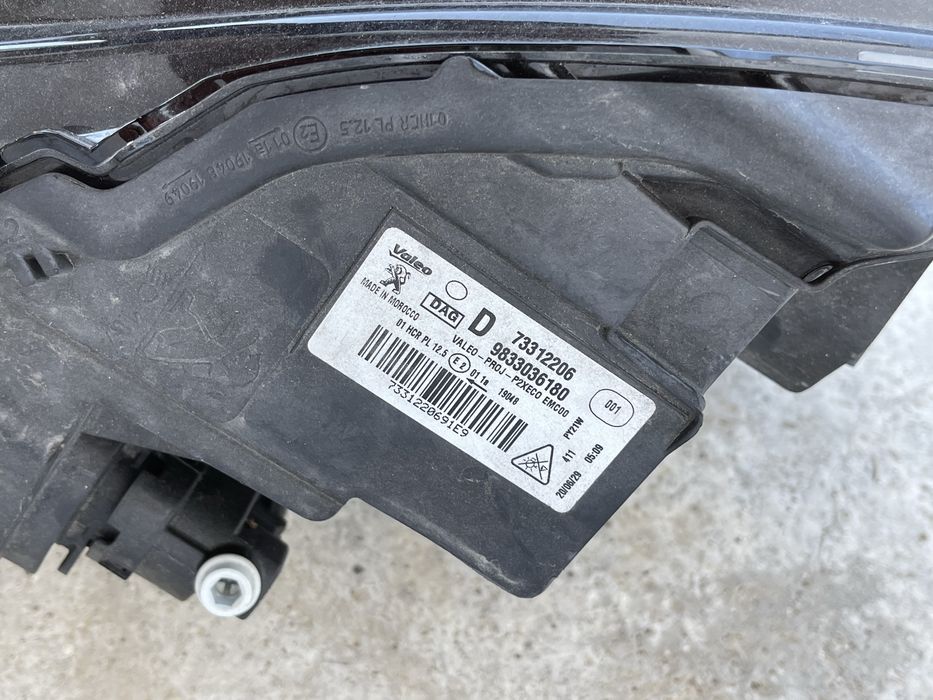 Оригинален Десен Фар Peugeot 2008 2021 Full Led