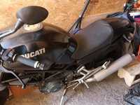 Vând motocicleta marca Ducati