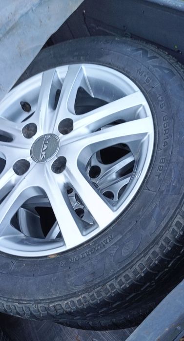 Jenti aluminiu R14 cu cauciucuri de iarnă